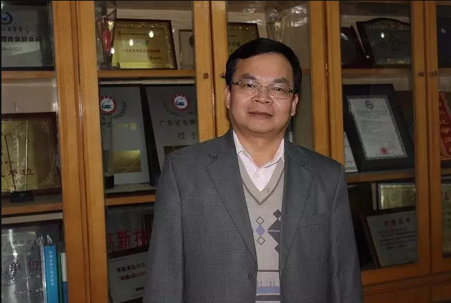 巴德士董事长方学平获评“赣州十大经济年度人物” 巴德士董事长方学平获评“赣州十大经济年度人物”